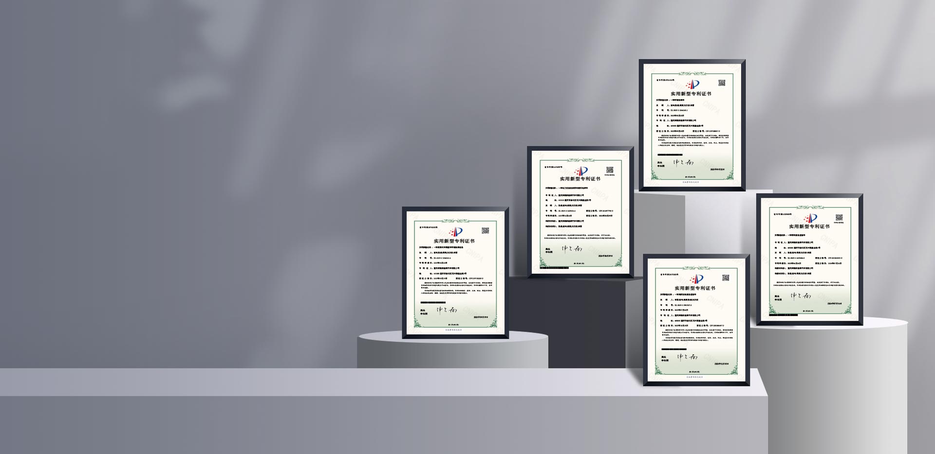 Proizvajalec napovednikov za več aplikacij